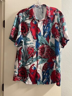 Men's Red & Blue Parrot Print Short-Sleeve Button-Down Shirt